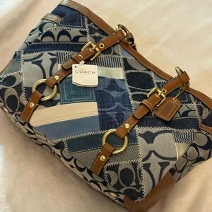 SIG PWK GALL TOTE
💯Authentic COACH patch work leather trim
All sales final
